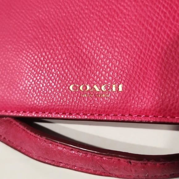 Coach Signature Crossbody Purse with Removeable Hot Pink Pouch - Picture 8 of 15